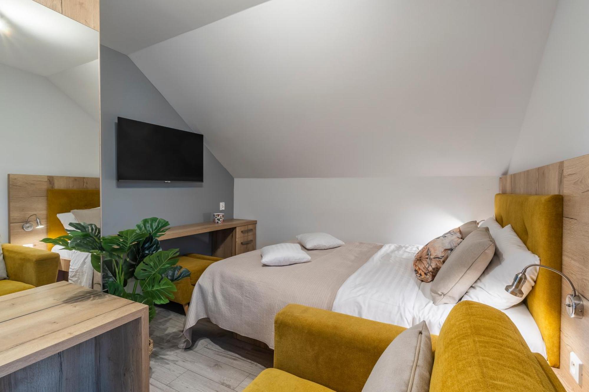 Jaskolka - Pokoje I Apartament Przy Plazy Olštýn Exteriér fotografie