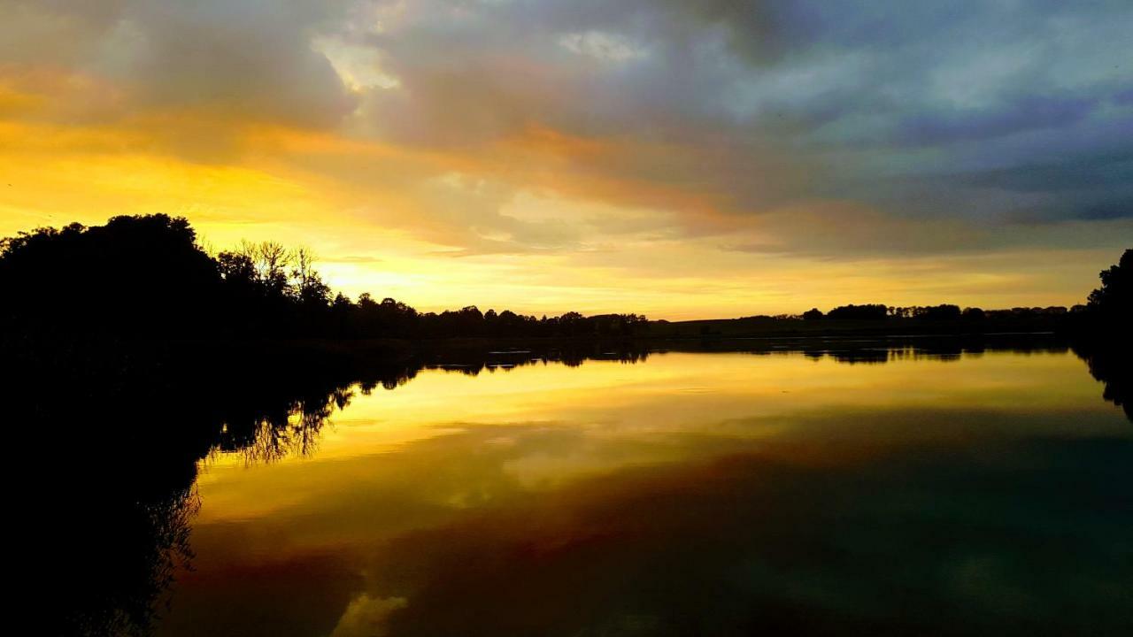 Jaskolka - Pokoje I Apartament Przy Plazy Olštýn Exteriér fotografie
